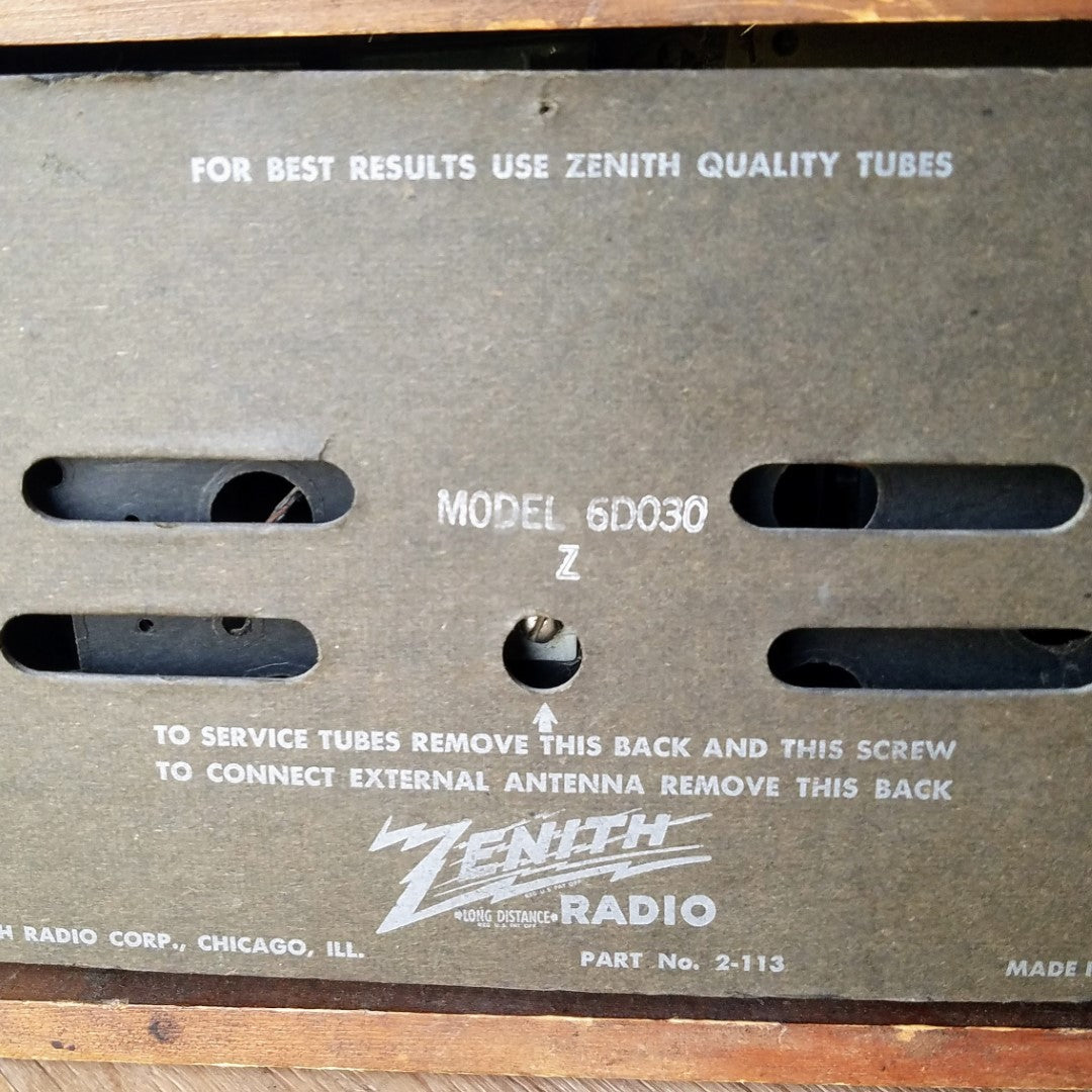 Radio Zenith 6D030-Z store “Eames” (1946)