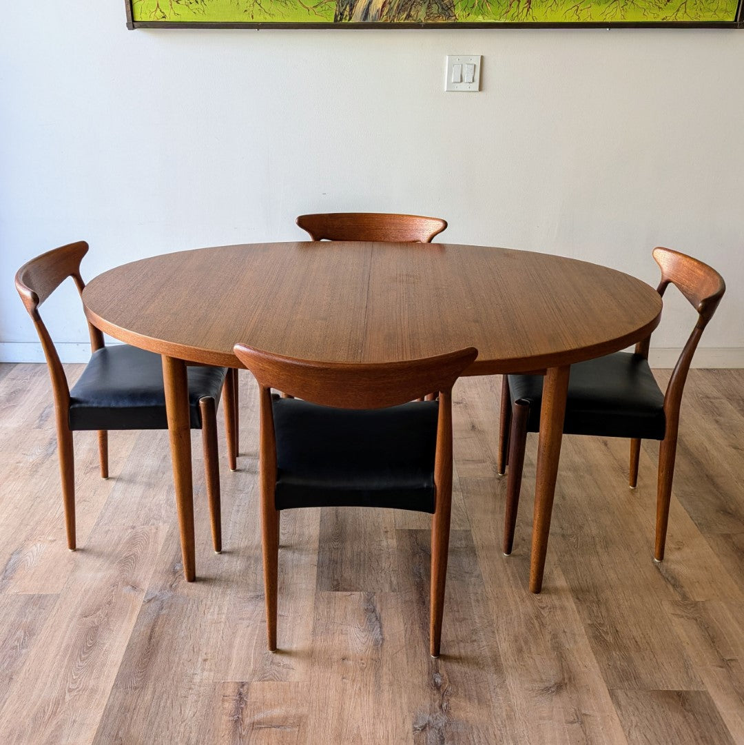 Fornem Mobelkunst Dining Table