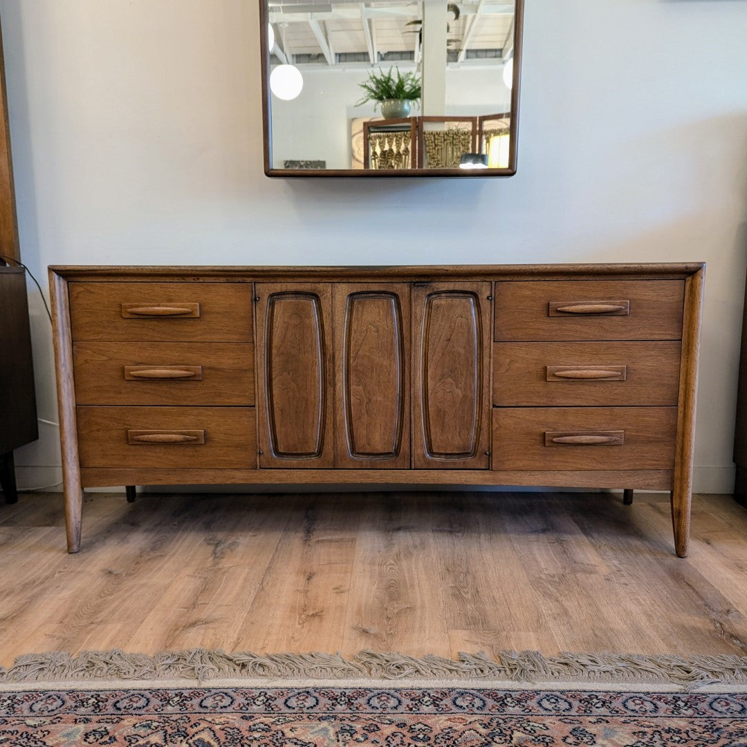 Broyhill 'Emphasis' Dresser